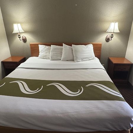 Rodeway Inn & Suites South Of Fiesta Park San Antonio Exteriör bild