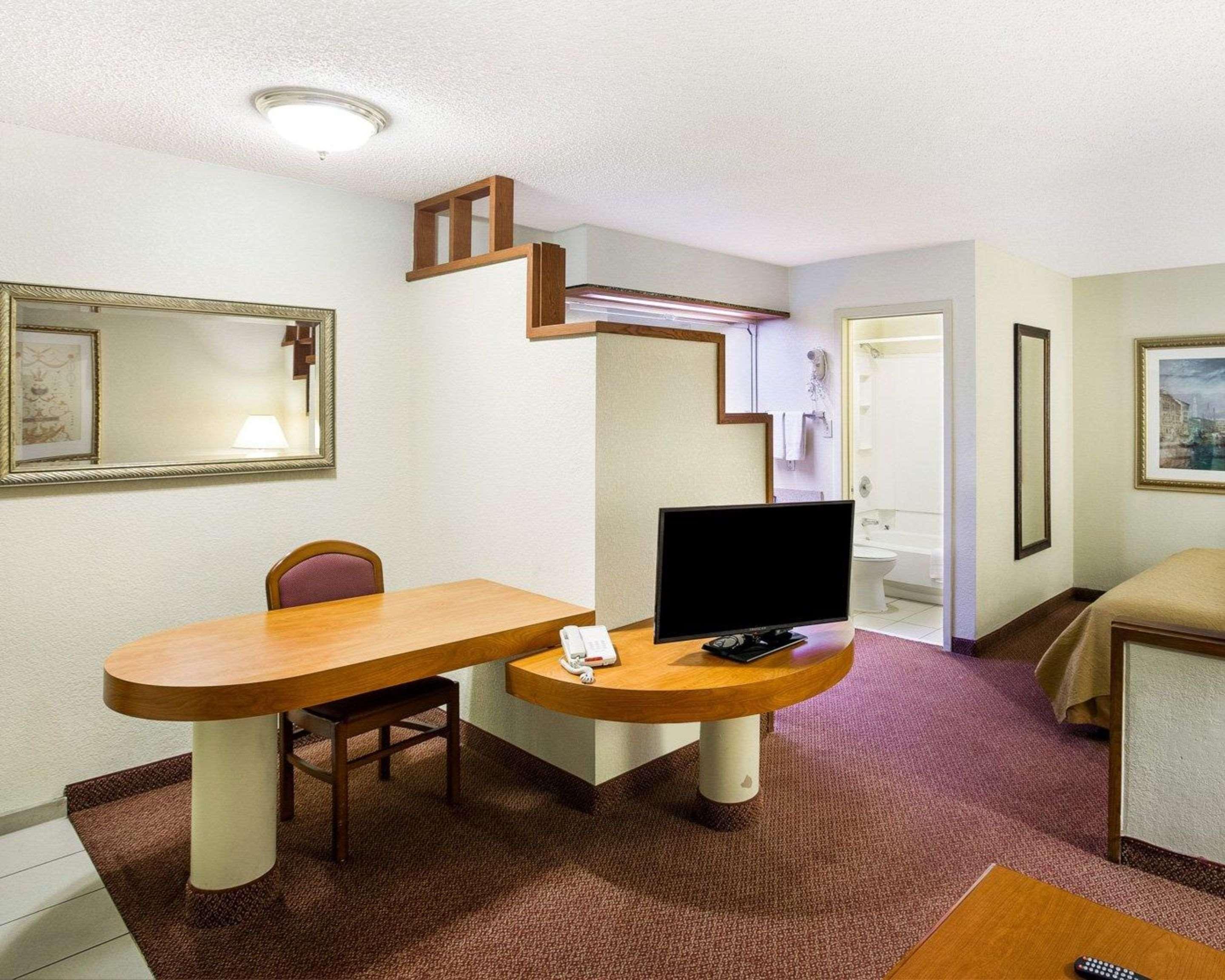 Rodeway Inn & Suites South Of Fiesta Park San Antonio Exteriör bild