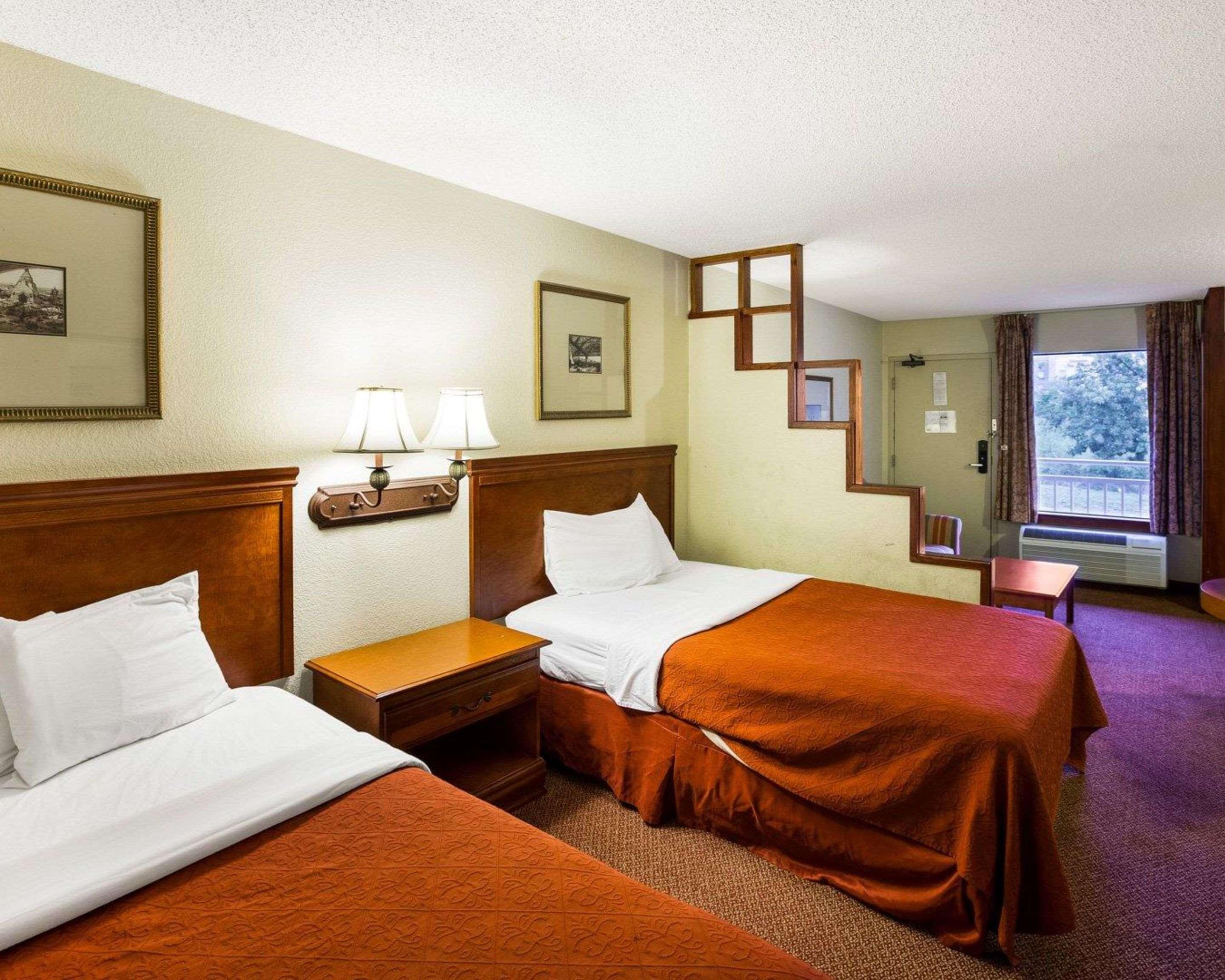 Rodeway Inn & Suites South Of Fiesta Park San Antonio Exteriör bild