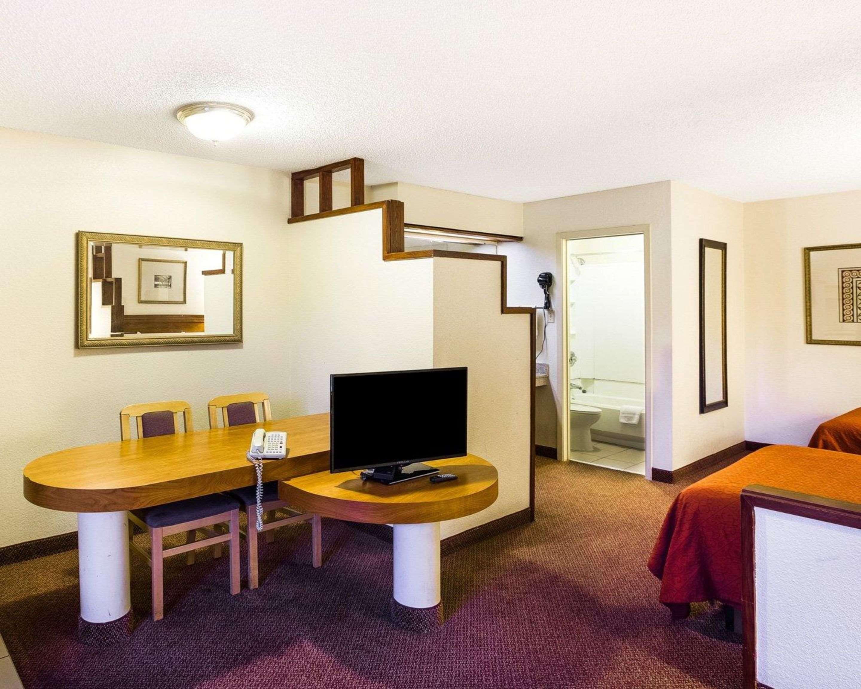 Rodeway Inn & Suites South Of Fiesta Park San Antonio Exteriör bild